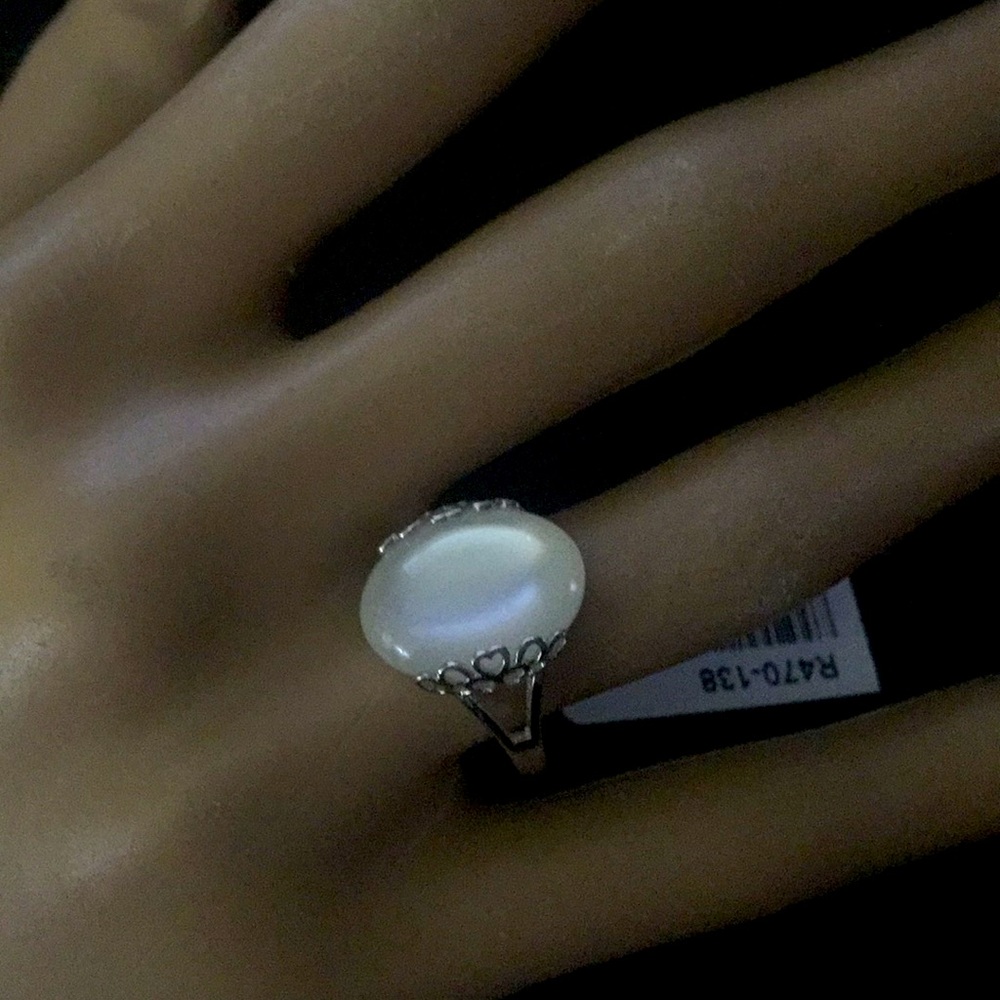 MADE IN USA NEW Beautiful Mother of Pearl Ring - Picture 3 of 11